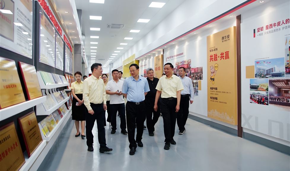 南寧市人大常委會(huì)主任、黨組書記馮學(xué)軍帶隊(duì)到西牛皮防水（南寧）科技園開展調(diào)研